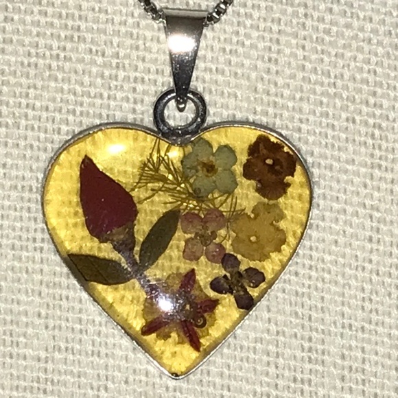 Genuine Flowers in Heart Pendant with Sterling Silver Necklace - Picture 1 of 4